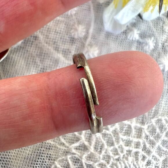 Vintage Handmade Green Seed Bead Ring - Picture 7 of 9